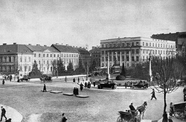 Plac Trzech Krzyży, Gimnazjum im. Królowej Jadwigi