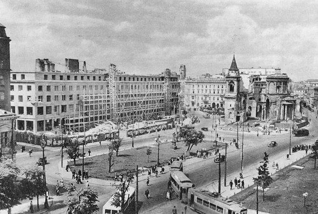 Plac Trzech Krzyży po II wojnie światowej