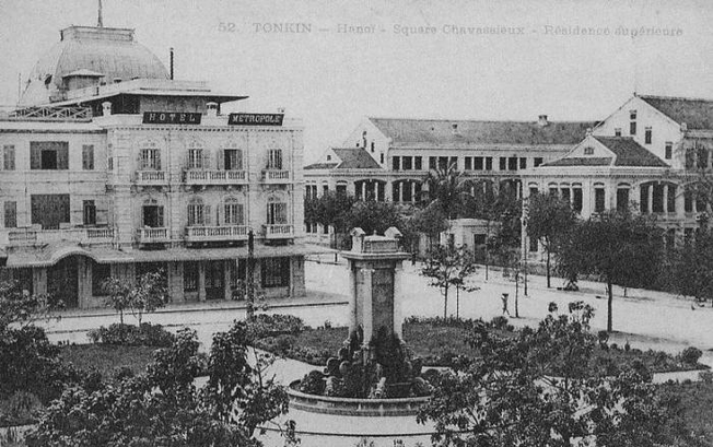 Square Chavassieux, renamed Dien Hong square