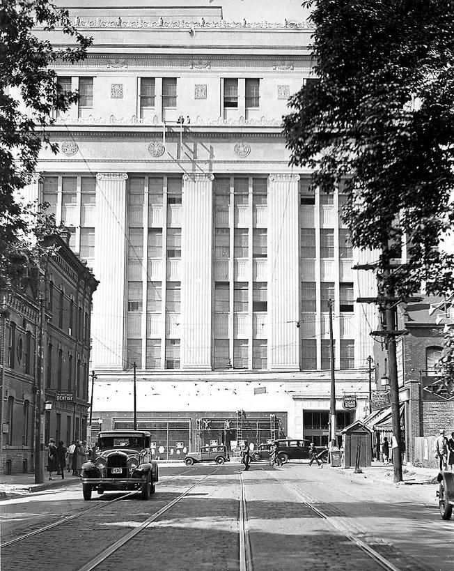 College Street - Toronto